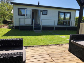 Comfy chalet with palletstove, near the Wadden Sea